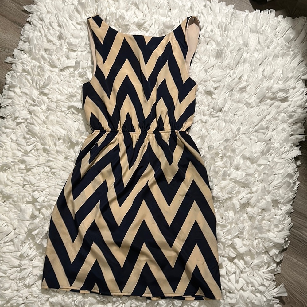Everly dress size small, navy and beige